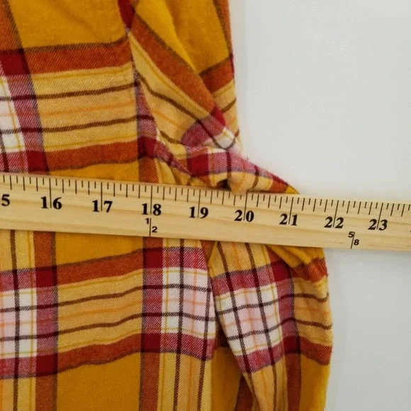 Old navy women medium plaid flannel button up shirt mustard yellow burgundy red - Picture 5 of 12